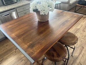 Dining - Barking Turtle: Family and Pet Friendly. 5 Minute Walk To The Beach (Carolina Beach)