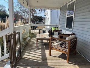 Unclassified image, 2 of 40, button - Barking Turtle: Family and Pet Friendly. 5 Minute Walk To The Beach (Carolina Beach)