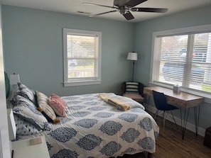 3 slaapkamers, een strijkplank/strijkijzer, gratis wifi, beddengoed