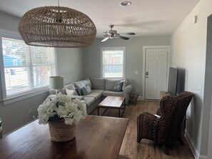 Unclassified image, 4 of 40, button - Barking Turtle: Family and Pet Friendly. 5 Minute Walk To The Beach (Carolina Beach)