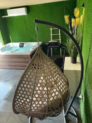 Indoor spa tub