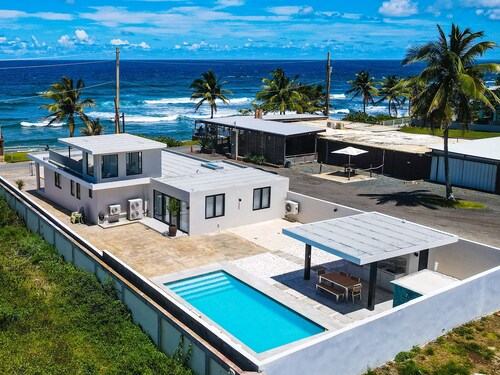 Modern Waterfront Villa w/ Pool – Villa Perla