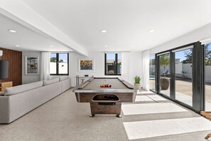 Games room - Modern Waterfront Villa w/ Pool – Villa Perla (Arecibo)