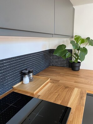 Private kitchen - Superb architect-designed apartment with magnificent view of Marseille (Marseille)