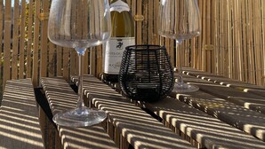 A wooden table with two wine glasses and a bottle of wine. - Superb architect-designed apartment with magnificent view of Marseille (Marseille)