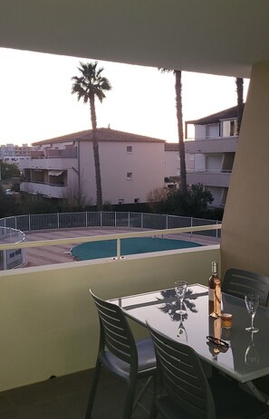 Outdoor dining - Mayflower🏊‍♂️ City town and Beach (Le Grau-du-Roi)