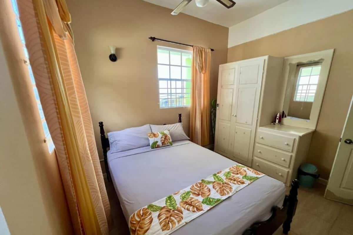 舒適公寓, 陽台, 海景 | 遮光布/窗簾、隔音、熨斗/熨衣板、免費無線上網