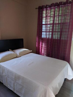 คอมฟอร์ทอพาร์ทเมนท์, 1 ห้องนอน, วิวทะเล | ผ้าม่านกันแสง, ห้องเก็บเสียง, เตารีด/โต๊ะรีดผ้า, Wi-Fi ฟรี