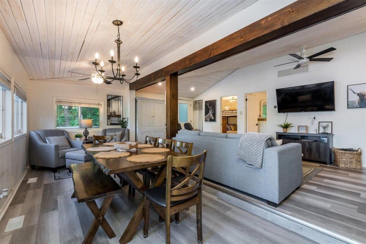 Casa Albanese on Farlain Lake | リビング エリア