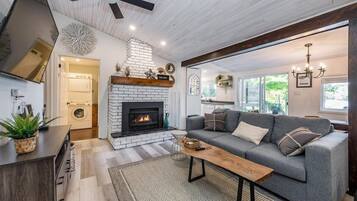 Casa Albanese on Farlain Lake | Coin séjour