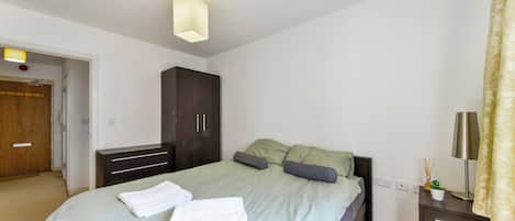 1 bedroom, iron/ironing board, WiFi (free), bed sheets