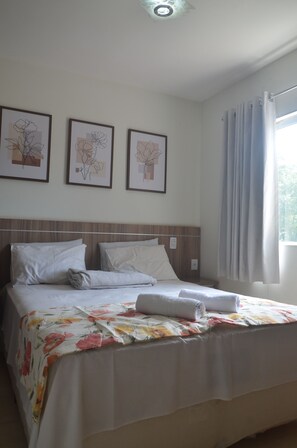 1 bedroom, WiFi, bed sheets - Pontal do Lago Flat | Pools and Corumbá Lake | Caldas Novas. (Caldas Novas)