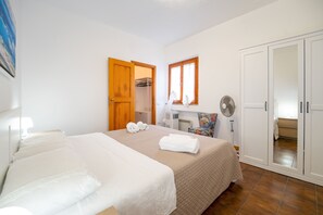 2 bedrooms, bed sheets - La casa di Rosella - One Bedroom Apartment, Sleeps 4 (Marcelli)
