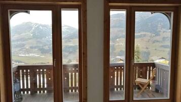 Apartment, Balcony, Mountain View | Interior