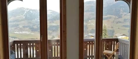 Apartment, Balcony, Mountain View | Interior