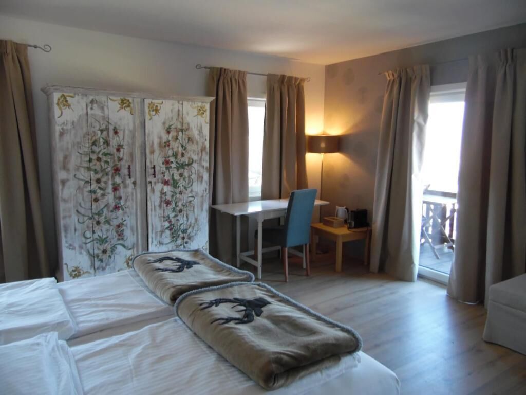 Deluxe Room, Balcony, Mountain View