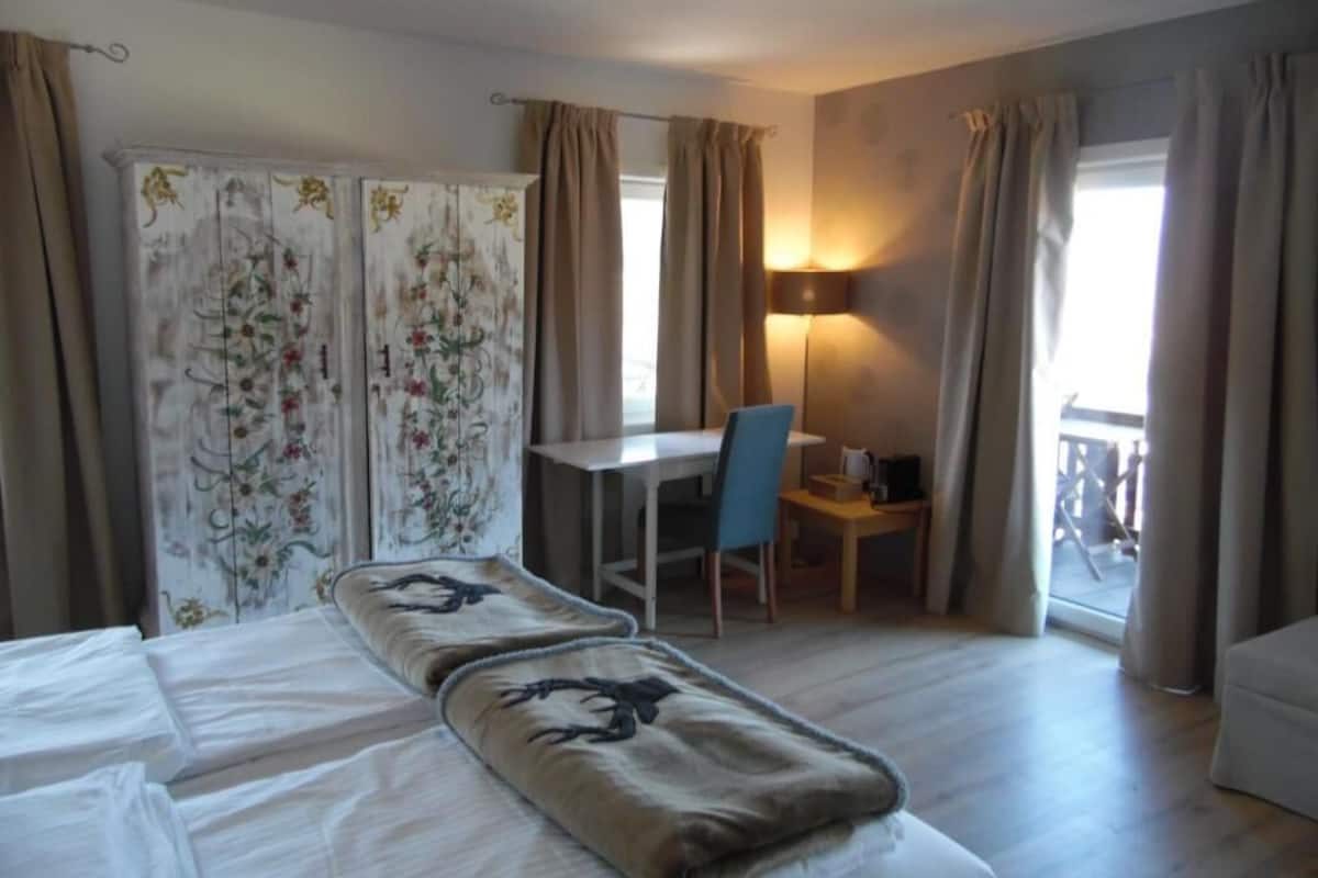 Deluxe Room, Balcony, Mountain View