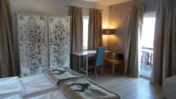 Blackout curtains, soundproofing, free WiFi