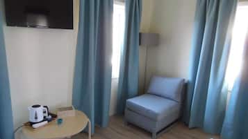 Double Room, Balcony, Mountain View | Living area