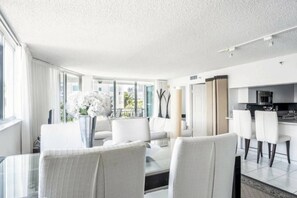 Dining - Le Montcalm 303 STR-03619 (Sunny Isles Beach)