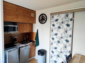 House | Private kitchen | Fridge, microwave, coffee/tea maker, toaster - Les Marmottes Ndeg112 - ST5 (Chamrousse)