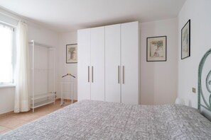 2 bedrooms, iron/ironing board, free WiFi, bed sheets - La Dolce Vita - 500m da Menaggio centro (Menaggio)