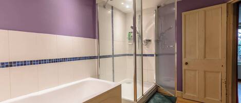 Shower, shampoo