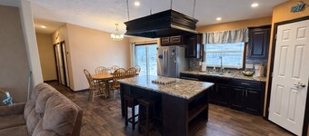 Montana Country Retreat w/ Hot Tub-Near Lewistown