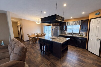 Montana Country Retreat w/ Hot Tub-Near Lewistown