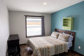 Työpöytä, ilmainen Wi-Fi, vuodevaatteet