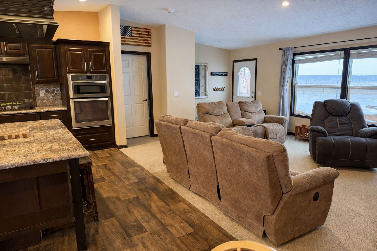 TV, lettore DVD, videoteca