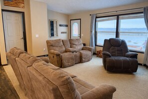 Televisie, een dvd-speler en een filmbibliotheek