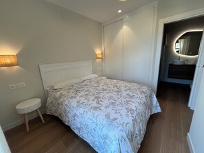 2 bedrooms, iron/ironing board, travel cot, free WiFi