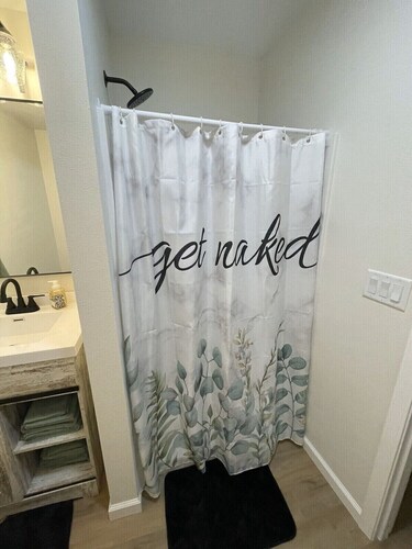 Cozy 1-bedroom hotel suite in soothing Milford with AC