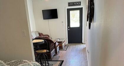Cozy 1-bedroom hotel suite in soothing Milford with AC