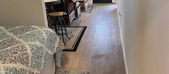 Cozy 1-bedroom hotel suite in soothing Milford with AC