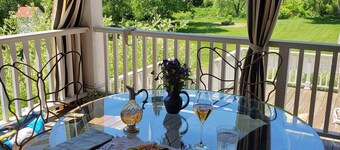 Historic Hubble Shire Farm Inn-King Ensuite