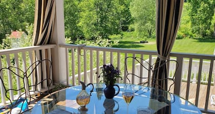 Historic Hubble Shire Farm Inn-King Ensuite