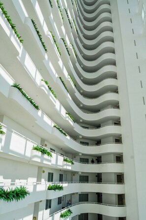 Exterior - Refined beach front condo with pool, hot tub, and private beach access (Daytona Beach Shores)