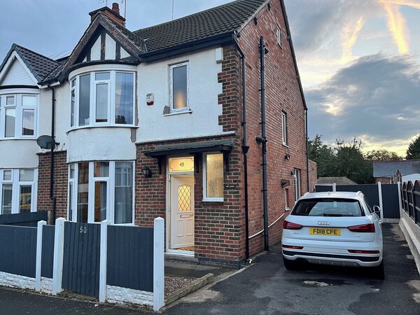 Derby House - Perfect For Contractors/groups - Derby