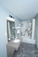 Deluxe Single Room | Bathroom | Towels, soap, toilet paper