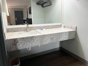 Bathroom - Red Carpet Newnan (Newnan)