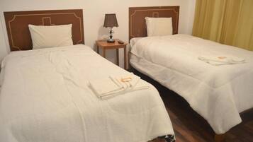 Habitación estándar con 2 camas individuales | Wifi gratis y ropa de cama