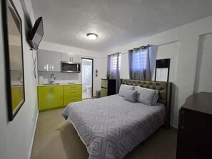 Room - Unit 4@Casa Catalina-City, Culture, & Coastline (San Juan)