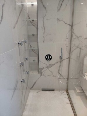 Shower, hair dryer, towels - Amazing Apartment Near Papeete (Papeete)