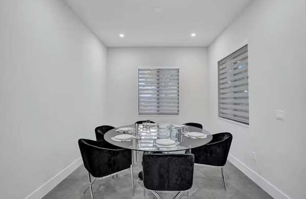 Dining - Casa Suprema HotTub Heated Pool Gameroom (Fort Lauderdale)