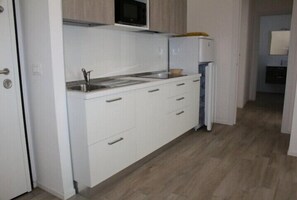 Fridge, microwave, dishwasher, coffee/tea maker - Residence Giardino three-room apartment Trilo for 7 people (Bibione)