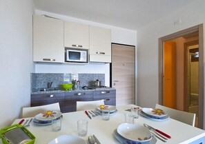 Fridge, microwave, stovetop, dishwasher - Residence Rosa die Venti Two-room apartment Bilo for 5 people (Bibione)