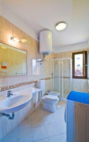 Shower, bidet - Villa Ca Margherita three-room apartment Trilo for 7 persons (Bibione)