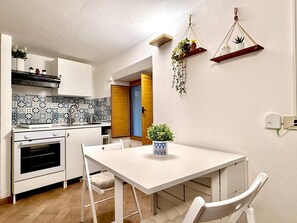 Private kitchen - In the heart of Palermo, cozy apartment in the Historic Center. (Palermo)